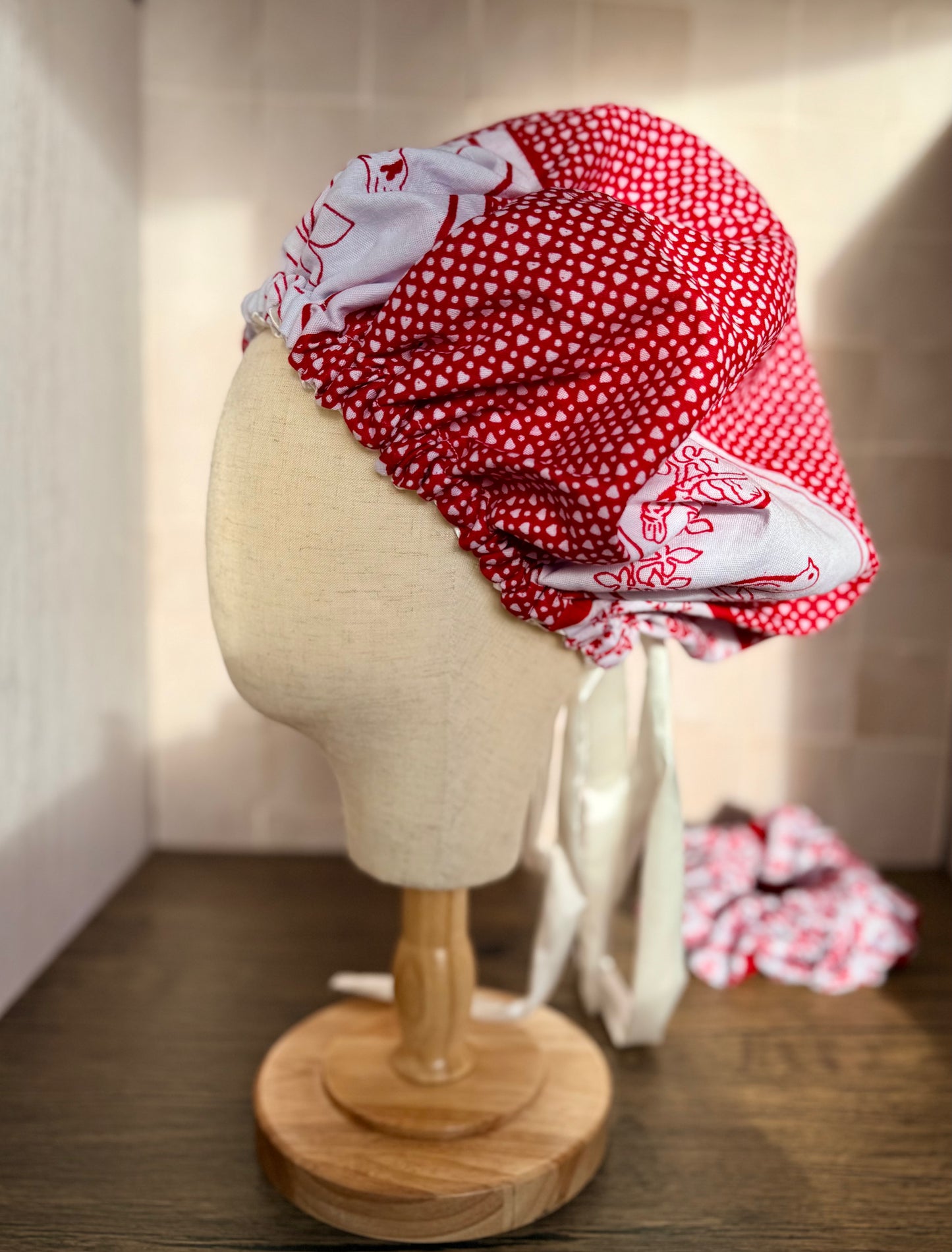 Bonnet en tissu Kanga doublé satin – Ajustable sans élastique