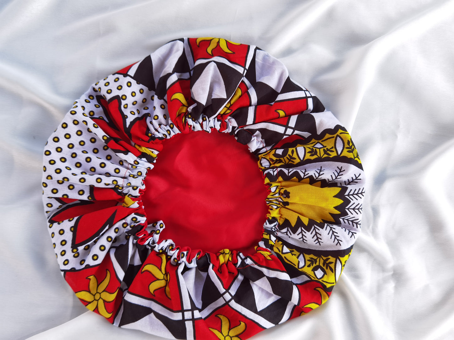 Bonnet en satin Mahouwa
