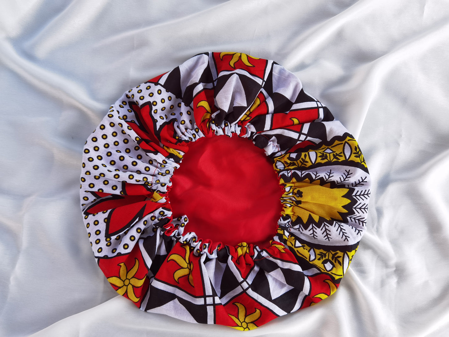 Bonnet en satin Mahouwa